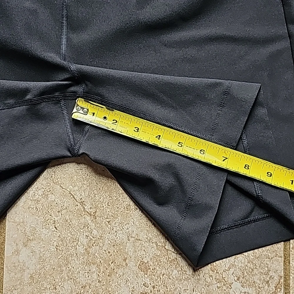 Lucy Tech Shorts - Picture 2 of 9